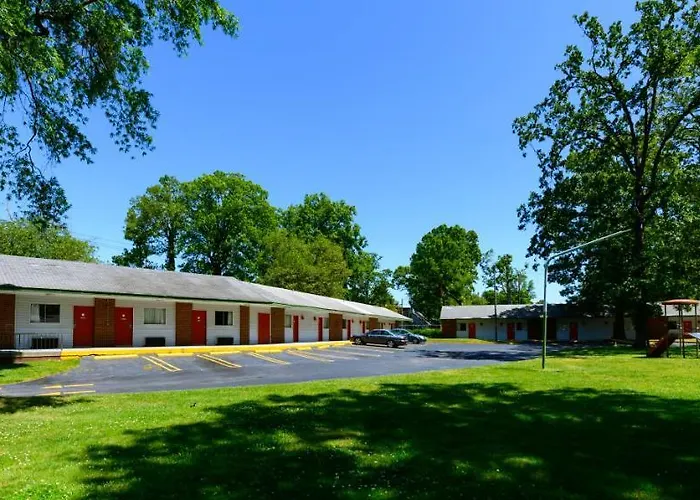 Motel: Oaks Motel Greensboro Nc