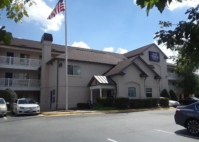 Airport Hotel: Intown Suites Extended Stay Greensboro Nc - Lanada